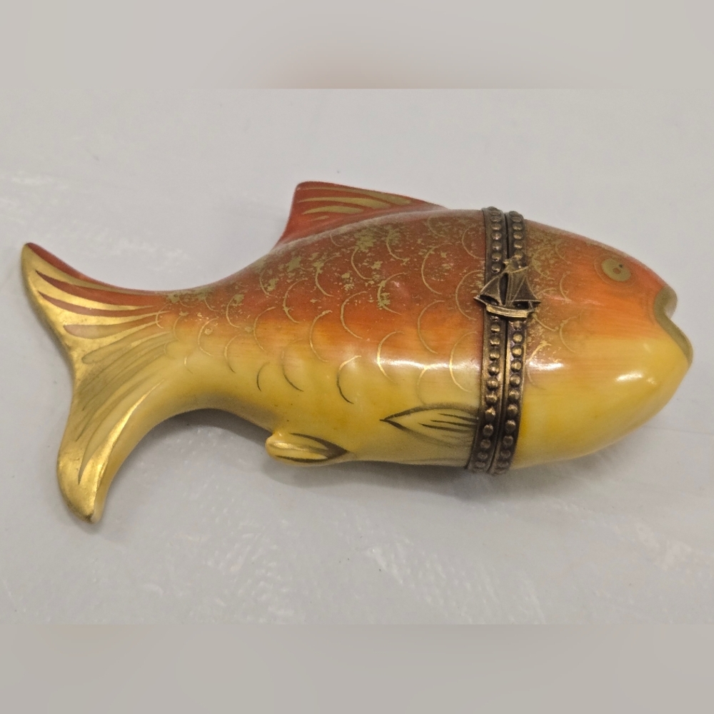 Limoges Fish Poisson Peint Main Trinket Pill Box